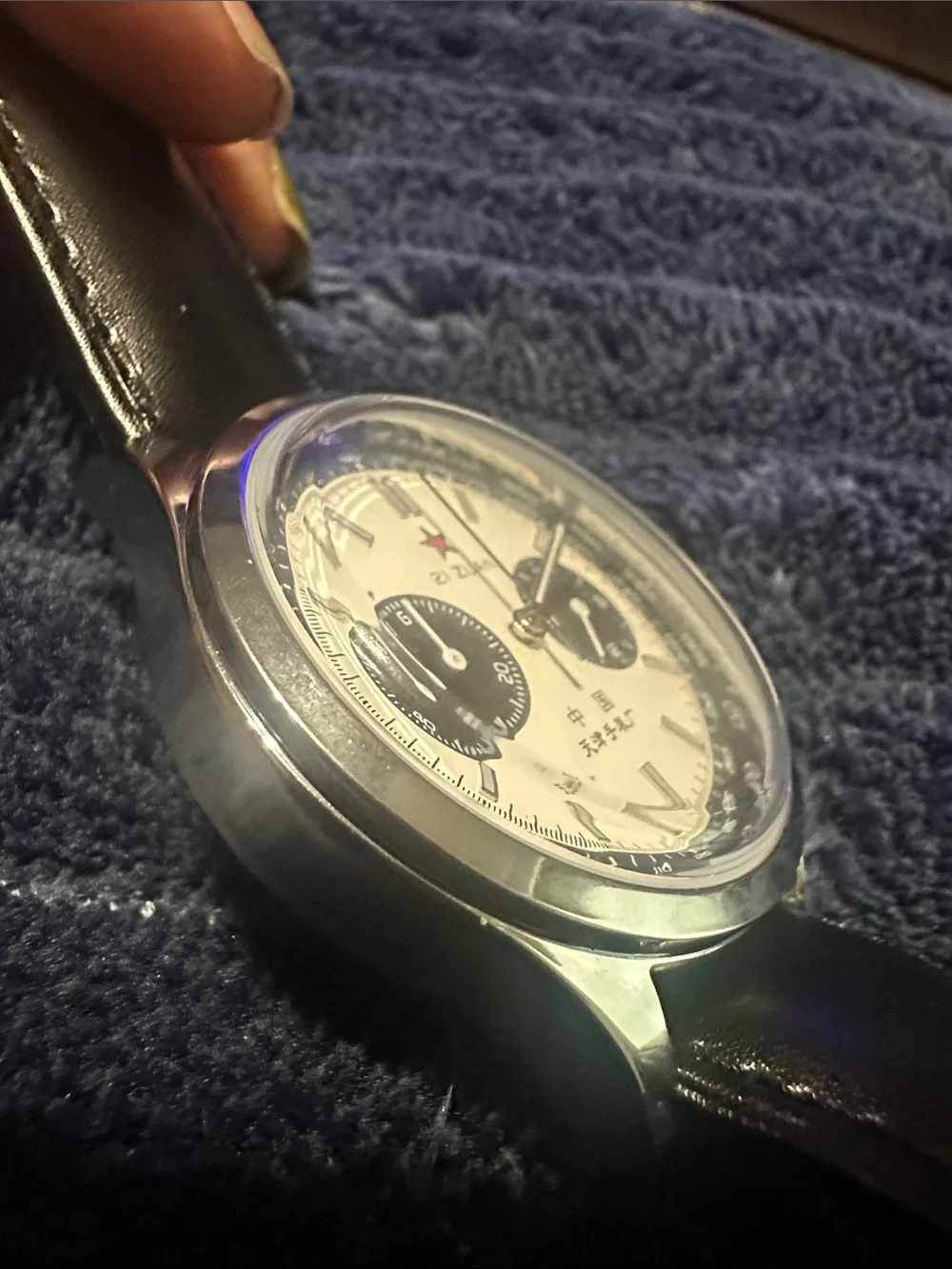 21 ZUAN Chronograph Wristwatch - White Dial with Black Subdials